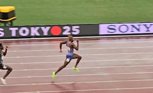 郑钦文巧妙,应对总决赛,合影站位,B体育登录入口,B体育平台,B体育注册网址,B体育app,B体育官网,B体育网站,B体育网页版