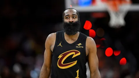 耐克签约詹姆斯真相：奖金与巨额合同成关键，乔丹并非主因